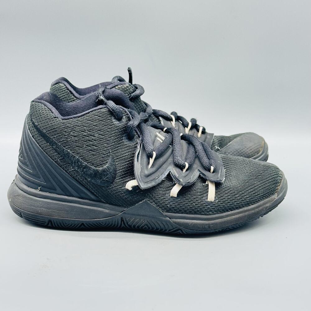 Nike Shoes Kids Boys 2.5 Black Kyrie 5 GS Mid Top Basketball Athletic Sneakers